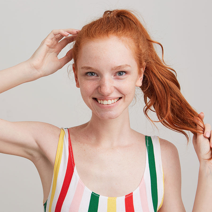 redhead-young-woman-with-freckles-and-ponytail-wea-Y8YHM3A.jpg